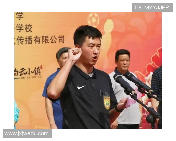 魔羯球星的传奇之路与拼搏精神在绿茵场上绽放光芒